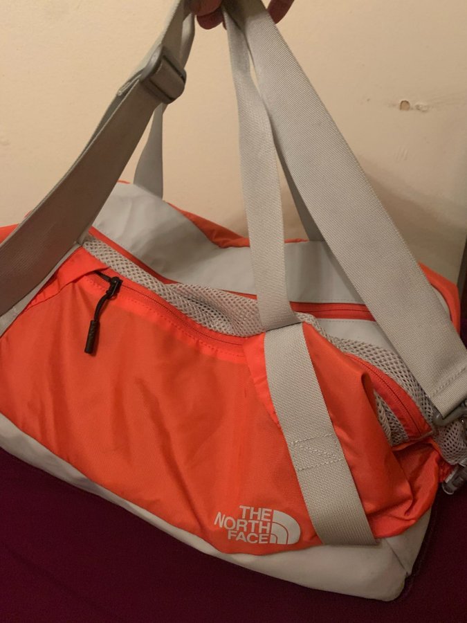 The North Face väska /Axel/hand väska 38/53/25 cm 45 liter