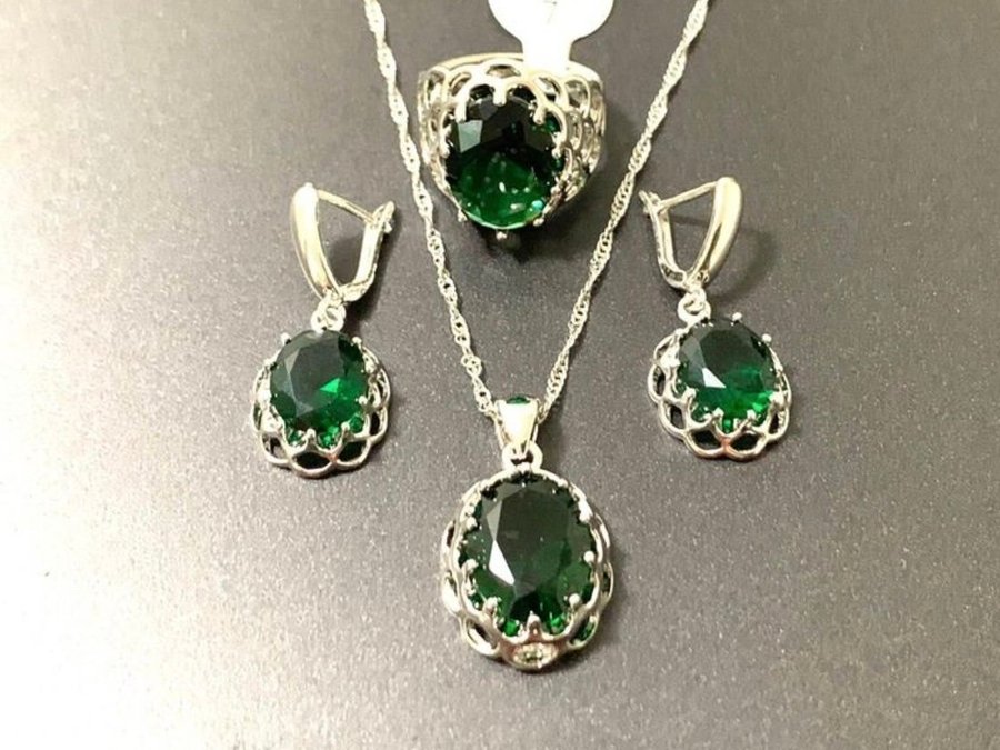 Lush Green Silver 925 jewelry set - necklace ring earrings- stone queen