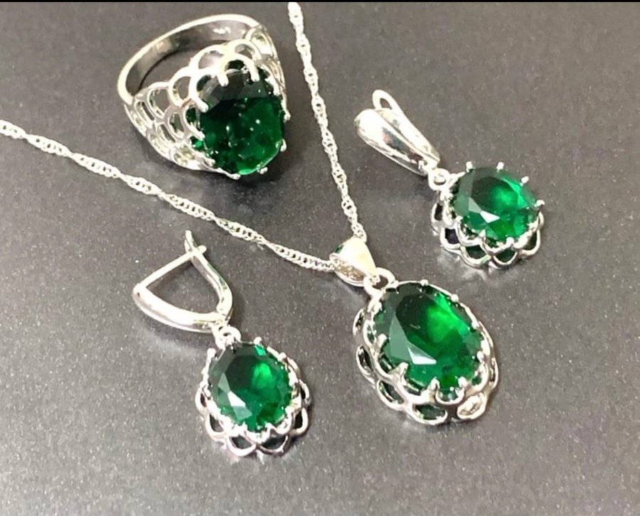 Lush Green Silver 925 jewelry set - necklace ring earrings- stone queen