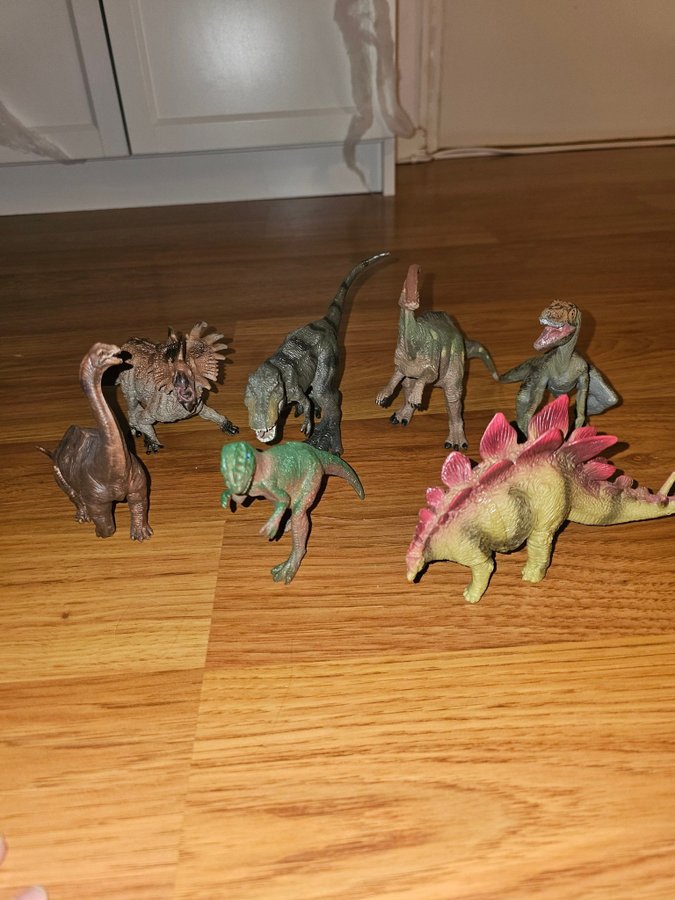 7 stycken dinosauriefigurer