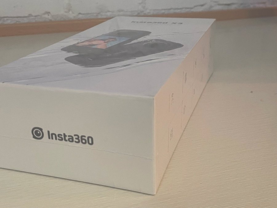 Oöppnad Insta360 X3 + Peak Design väska och diverse kameratillbehör