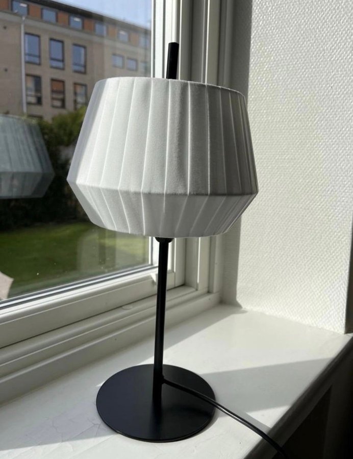 Snygg bordslampa