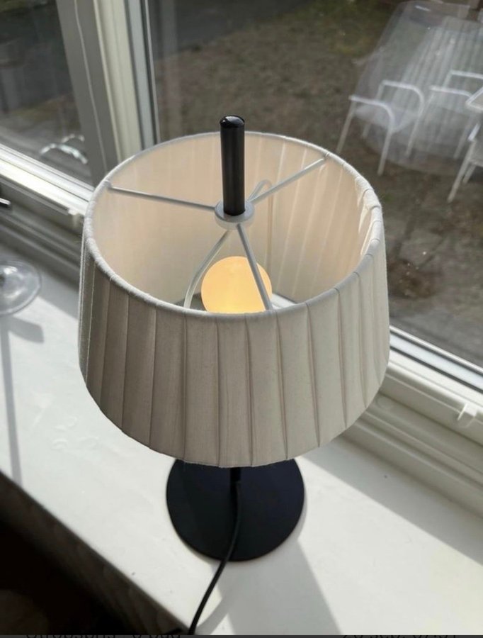 Snygg bordslampa