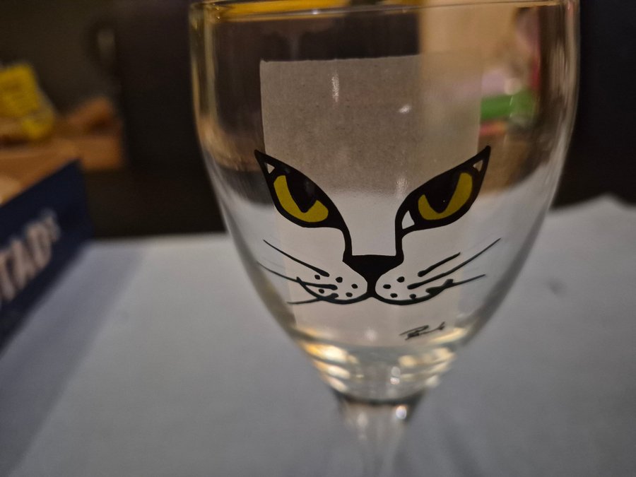 Glas med kattmotiv av Renate Stock för Sea glasbruk