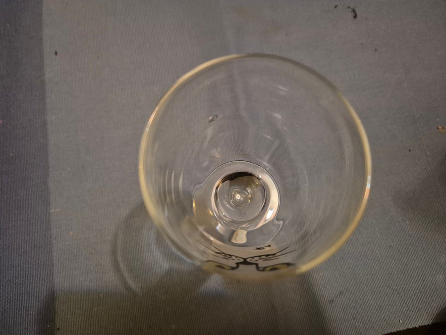 Glas med kattmotiv av Renate Stock för Sea glasbruk