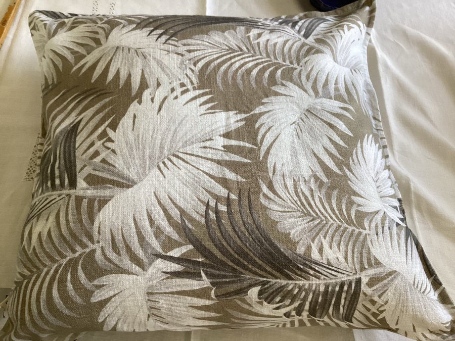 Kuddfodral CLASSIC COLLECTION beige grått med monstera blad mönster