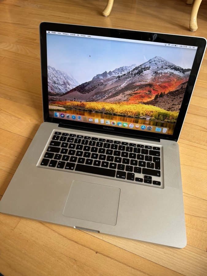 Finskick i7 MacBook Pro 12GB/240GB SSD Tidigt 2011 15tum nytt batteri