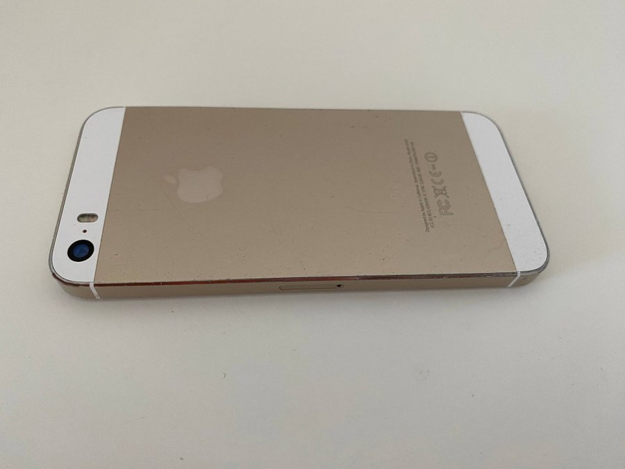 Olåst Apple iPhone 5S utan tillbehör