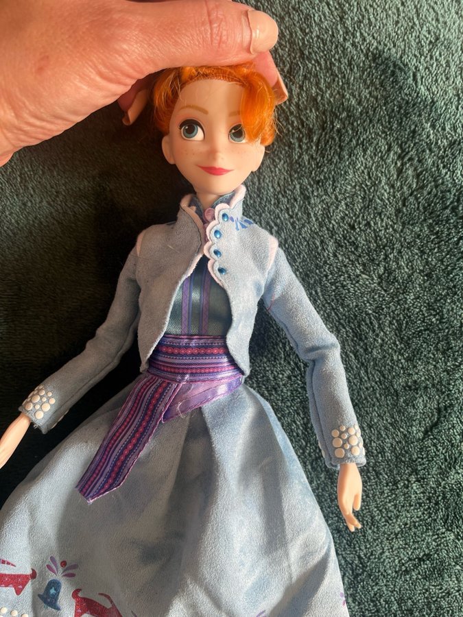 Disney store Frozen Anna