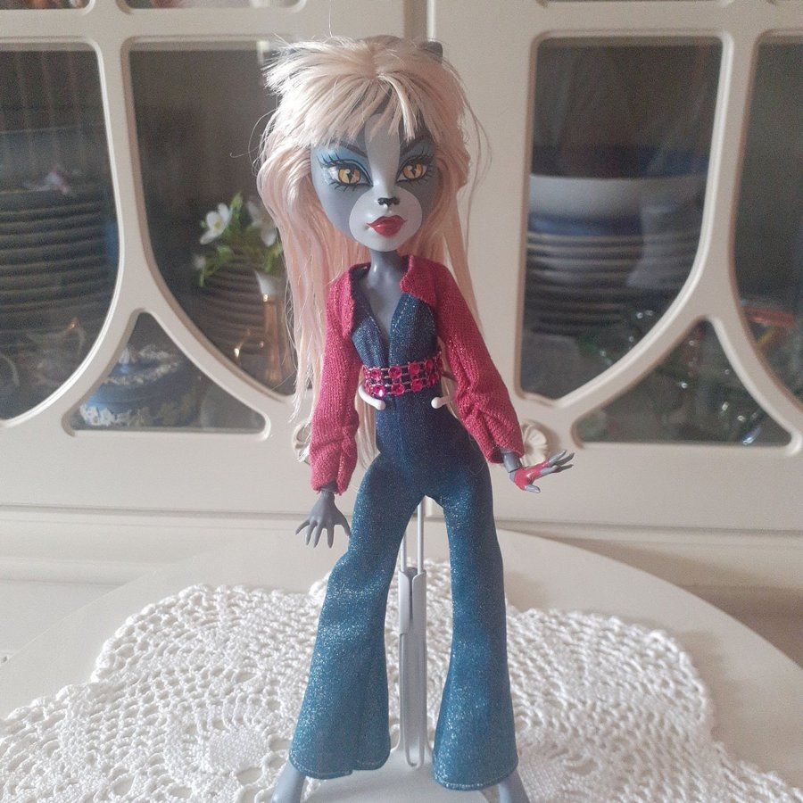 Monster High kläder av Therese Myhr