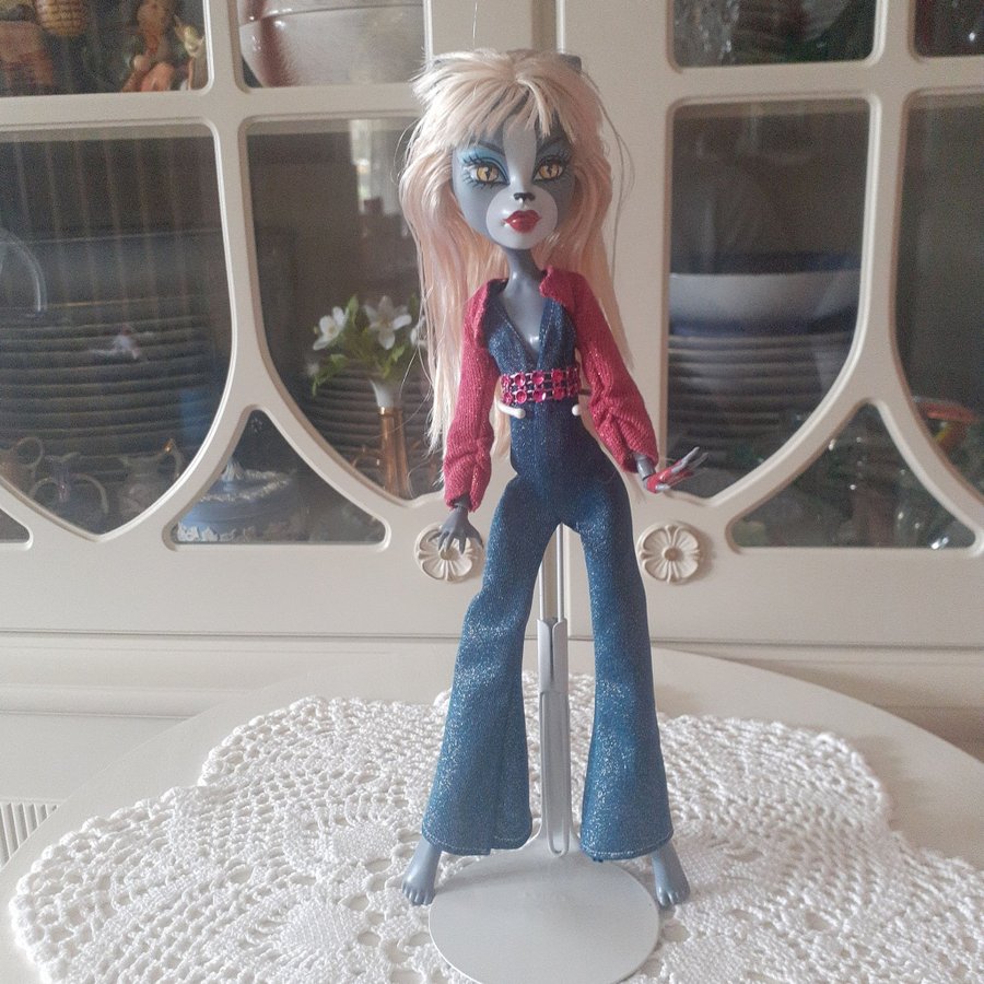 Monster High kläder av Therese Myhr