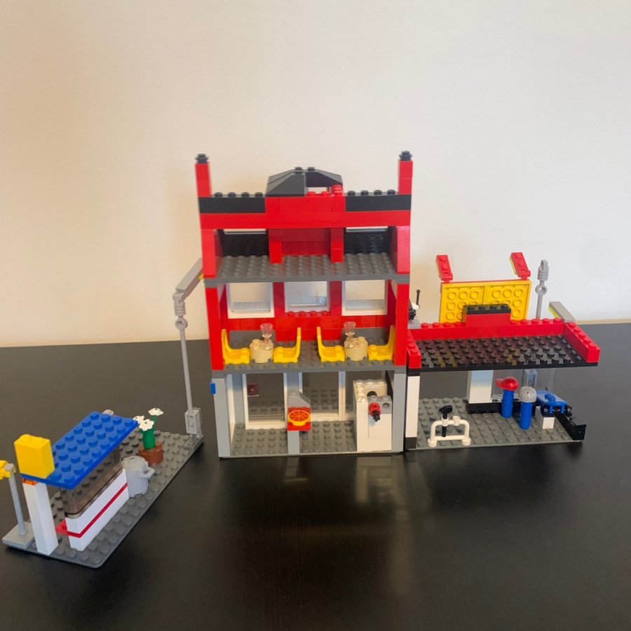 LEGO 7641 City Corner