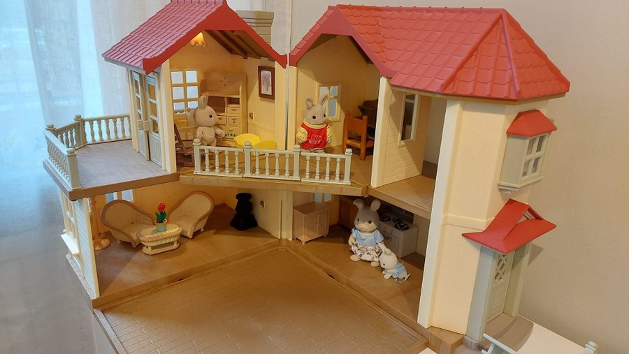 Sylvanian Families Fina Villan med fungerande lampor och lite möbler