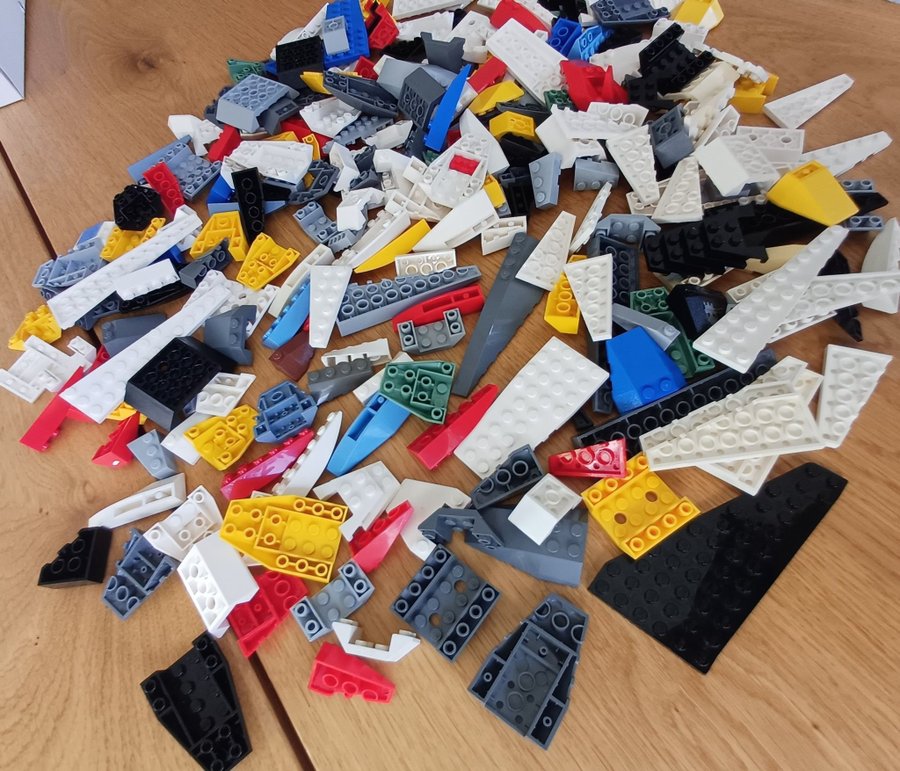 Lego delar tillhör star wars City båtar flygplan mm