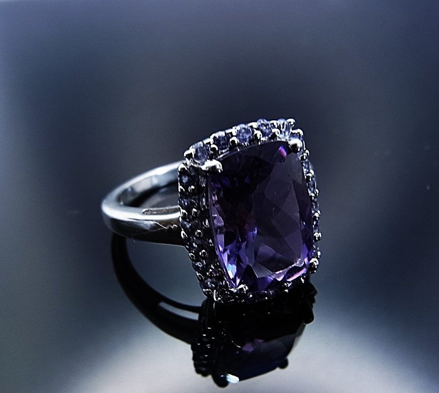 DESIGNER AMETHYST - TANZANIT COCTAIL RING.