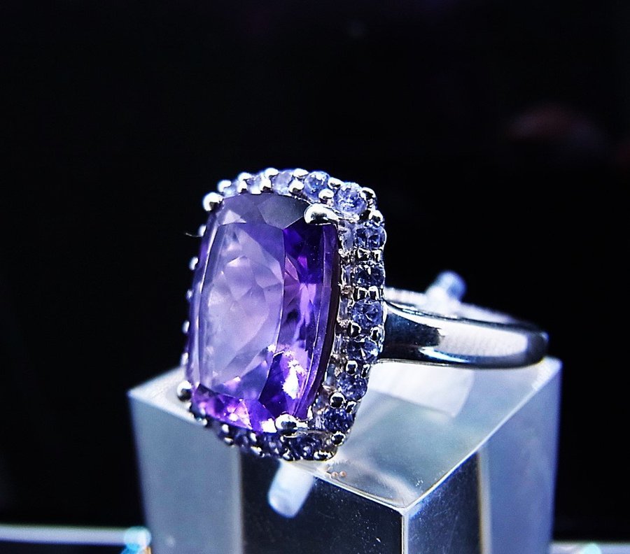 DESIGNER AMETHYST - TANZANIT COCTAIL RING.