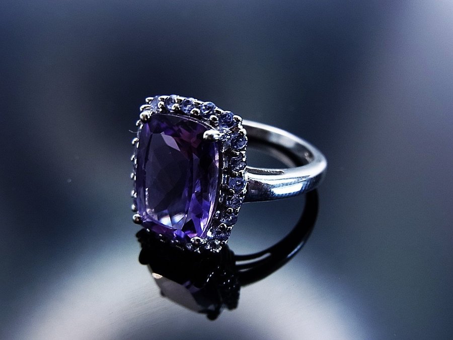 DESIGNER AMETHYST - TANZANIT COCTAIL RING.