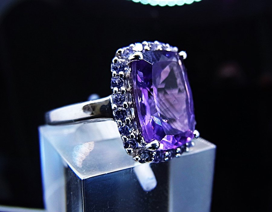 DESIGNER AMETHYST - TANZANIT COCTAIL RING.