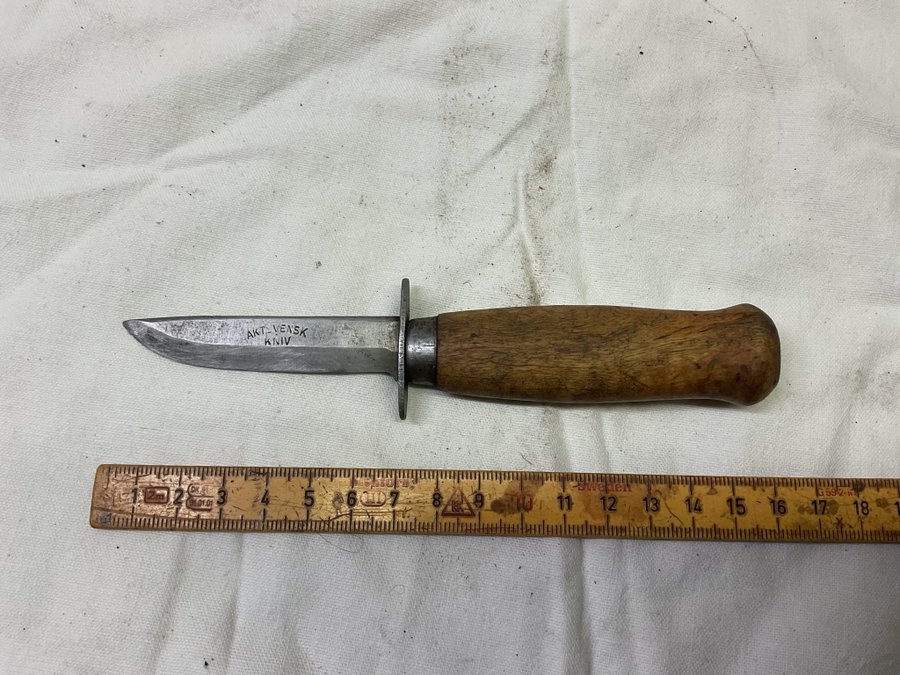 Aktsvensk kniv Made in Sweden jakt camping tälja