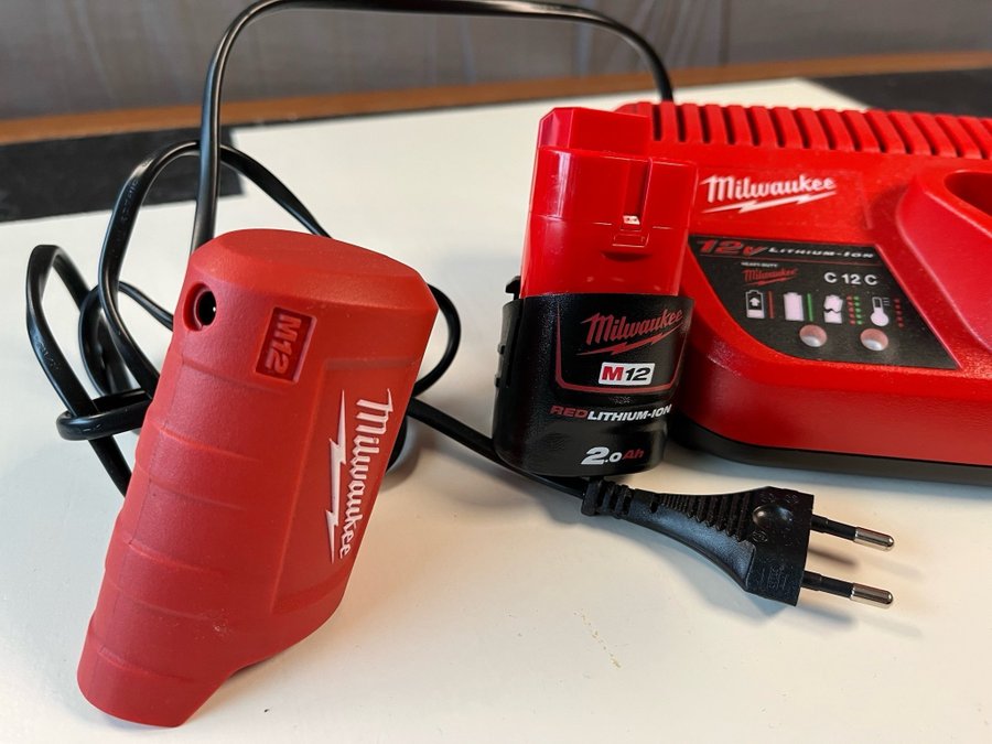 Milwaukee 12V Laddare och Batteri samt 12v addapter