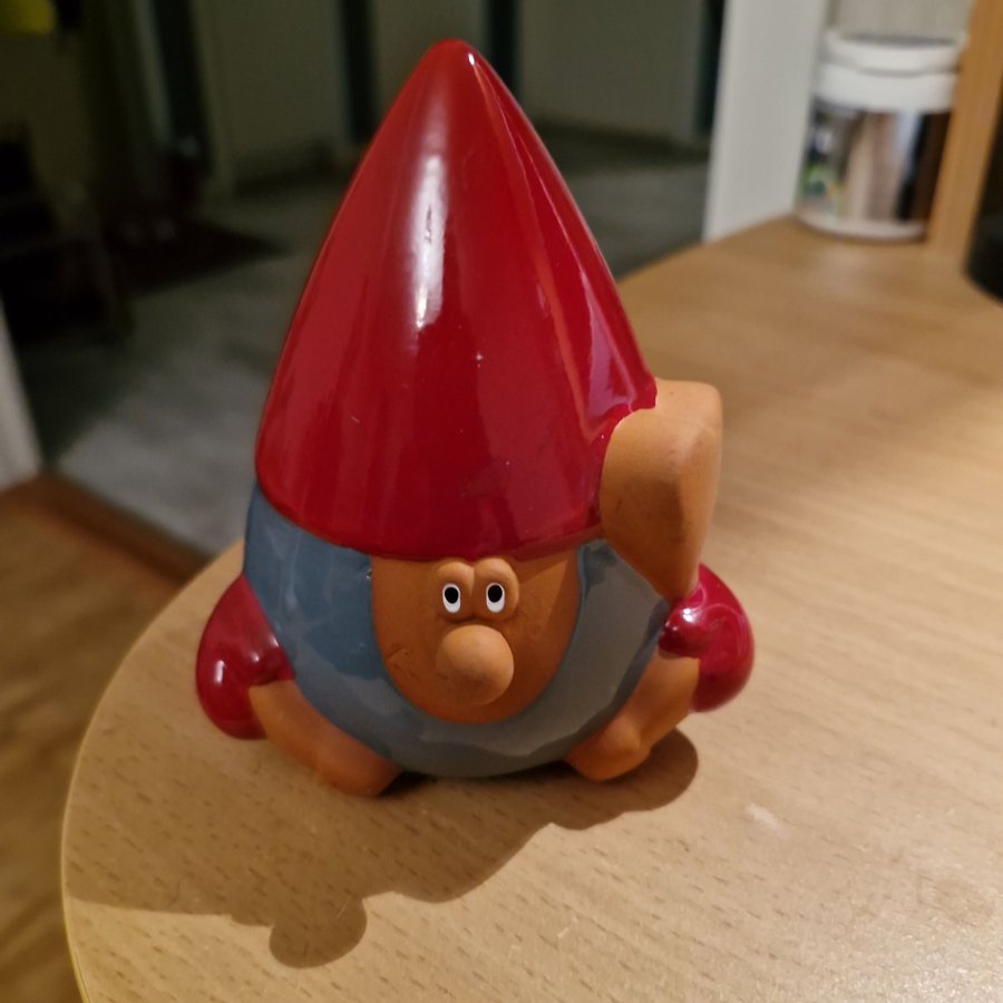 Tomte i keramik från Jie Keramik. Design Madeleine Hillgrund