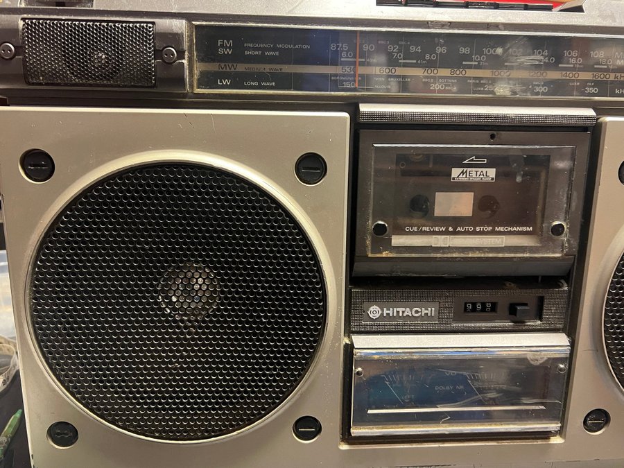 Hitachi TRK-8200E FM/SW/MW/LW Stereo Cassette Recorder, boombox