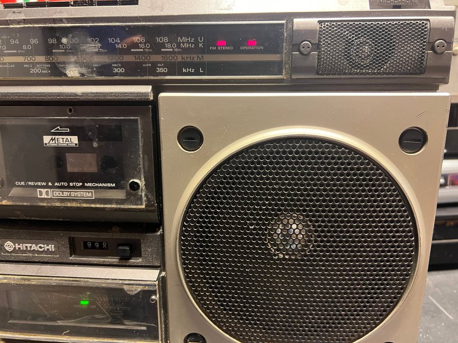 Hitachi TRK-8200E FM/SW/MW/LW Stereo Cassette Recorder, boombox