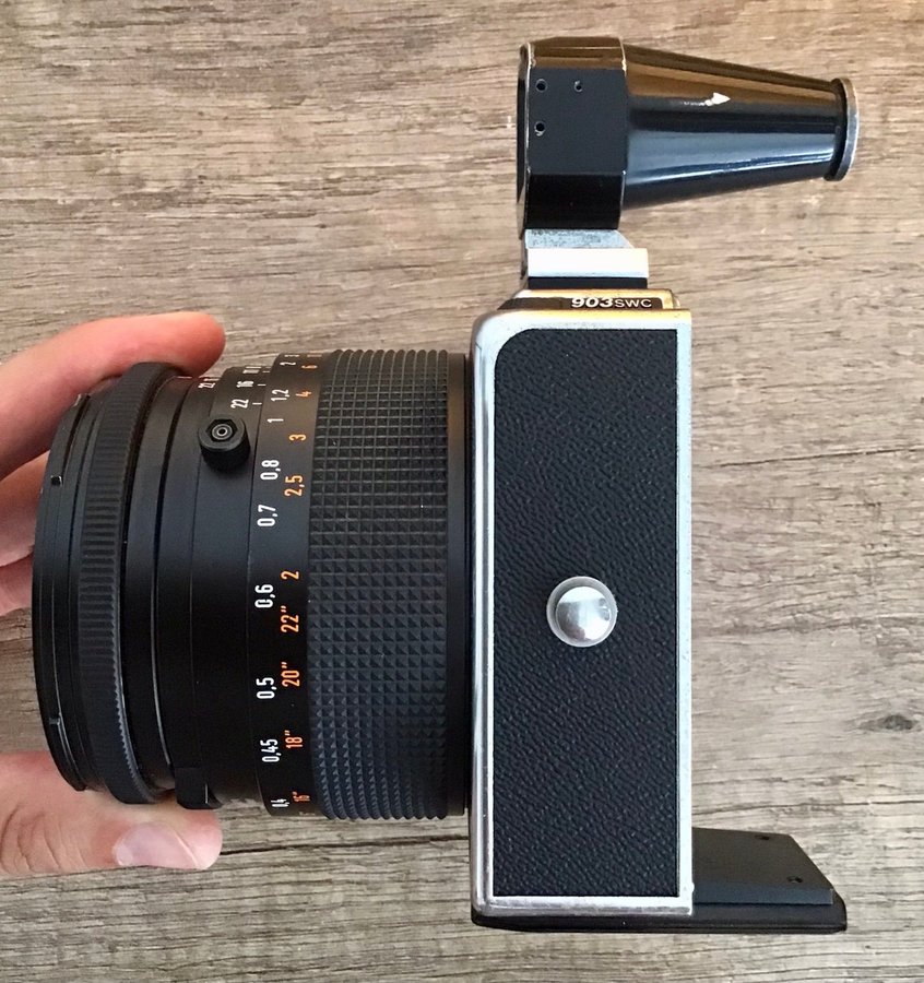 Hasselblad 903 SWC - Body + Viewfinder - Very Good Condition