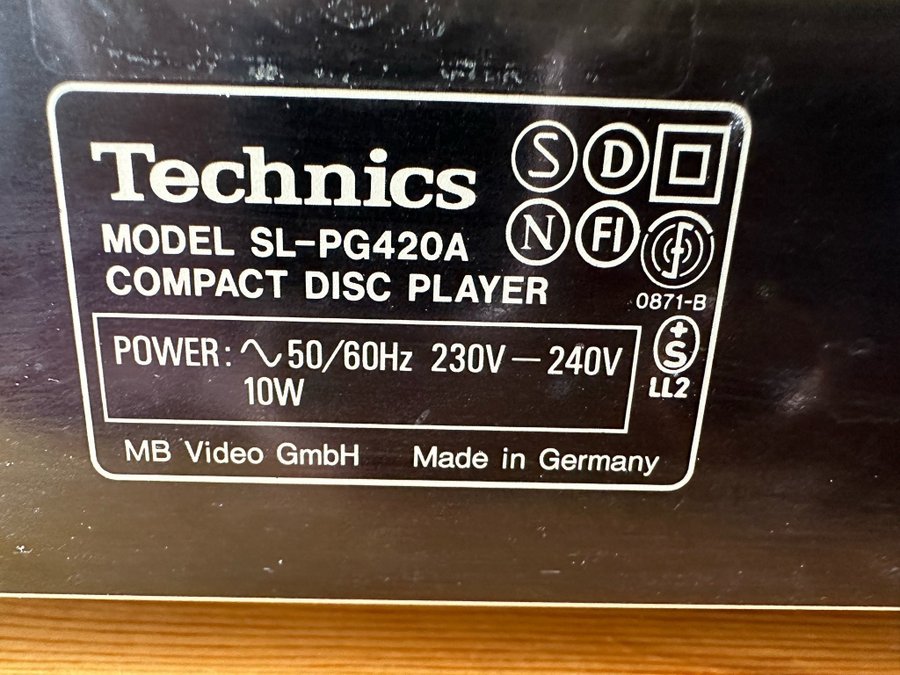 TECHNICS COMPACT DISC PLAYER MOD SL-PG 420 A MASH 4 DAC FILTER