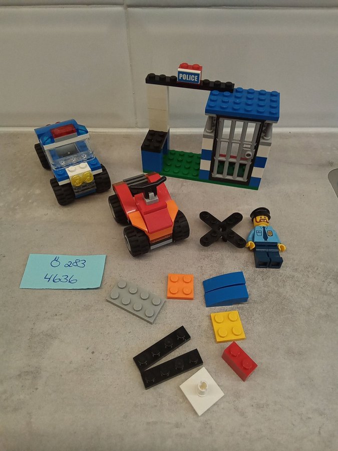 Lego BUILD AND REBUILD 4636