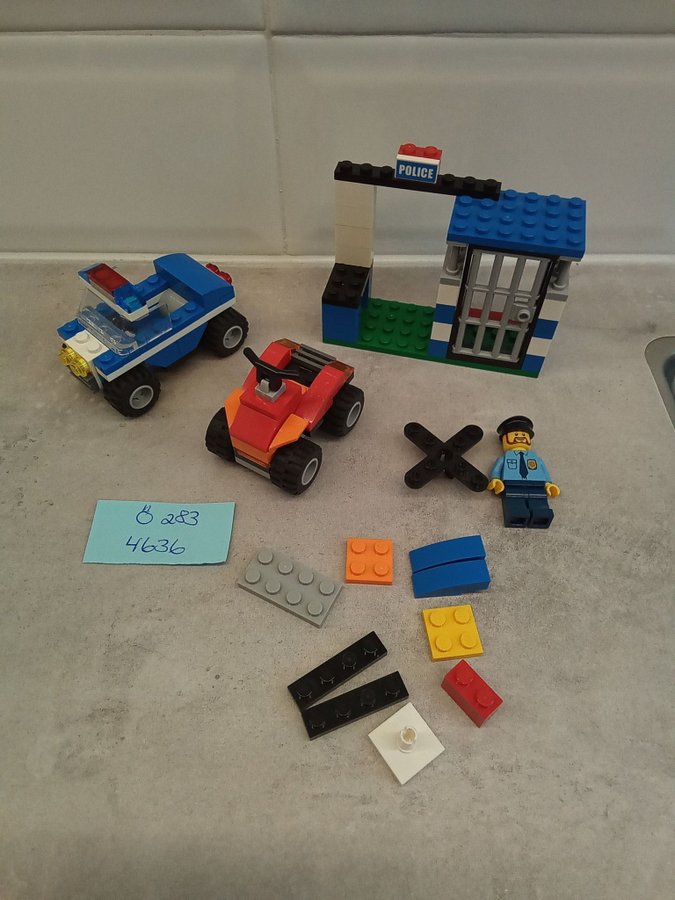 Lego BUILD AND REBUILD 4636