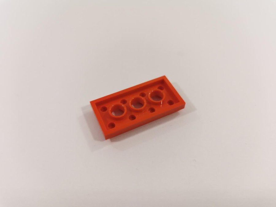 Lego - technic - plate med hål - 2x4 - part 3709 - röd