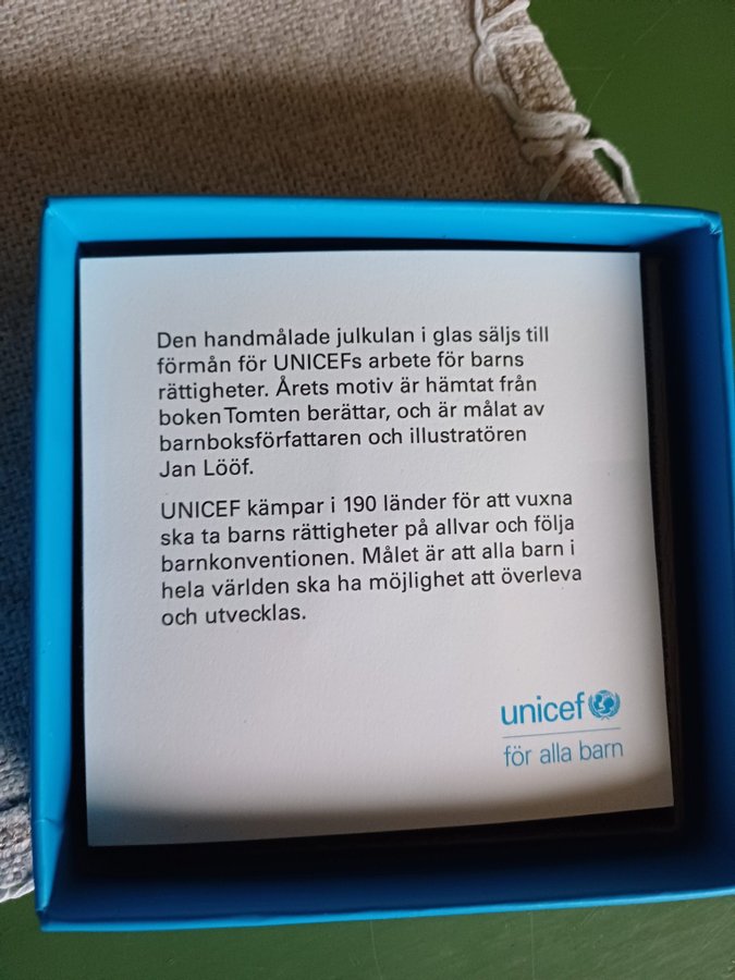 Julkula från UNICEF med motiv från boken "Tomten berättar" - Jan Lööf - 2021