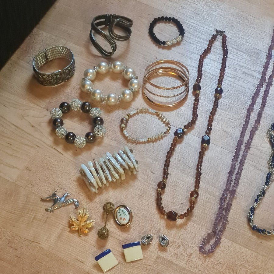 Smyckes paket halsband armband örhängen blandat