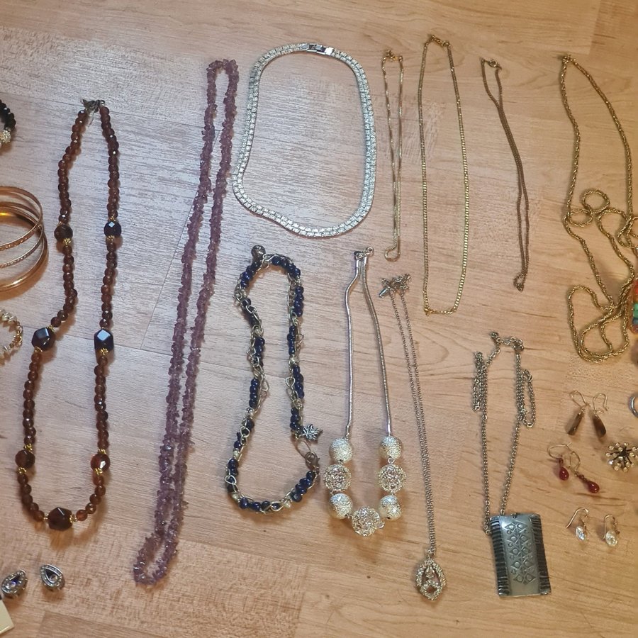 Smyckes paket halsband armband örhängen blandat