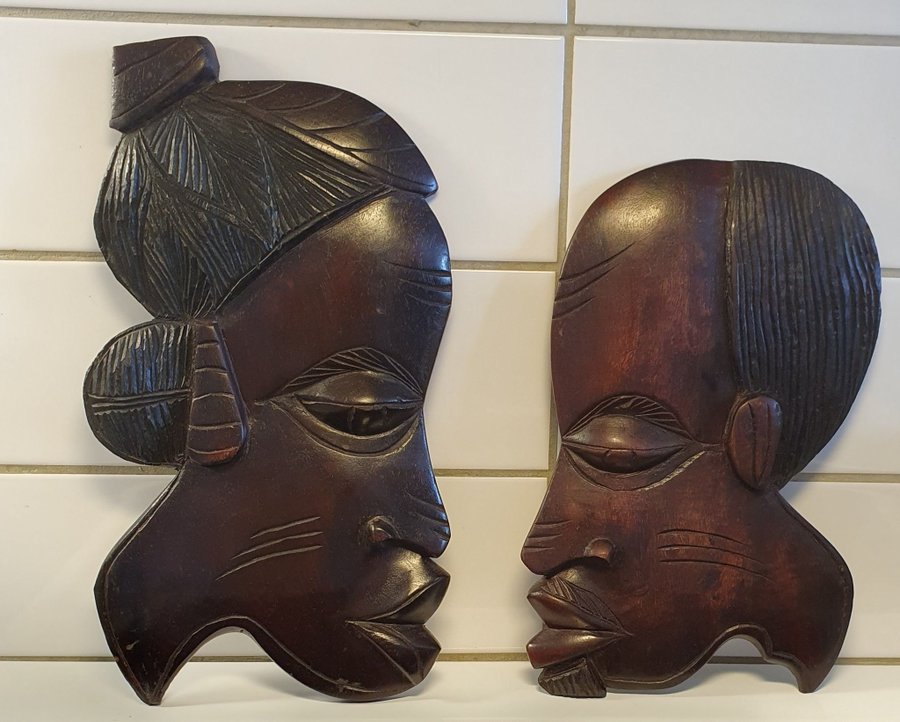 Afrikansk mask väggdekoration kvinna och man i brunt trä Afrika