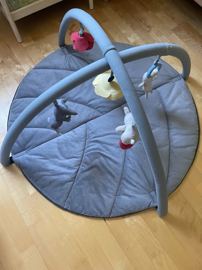 Babygym med leksaker