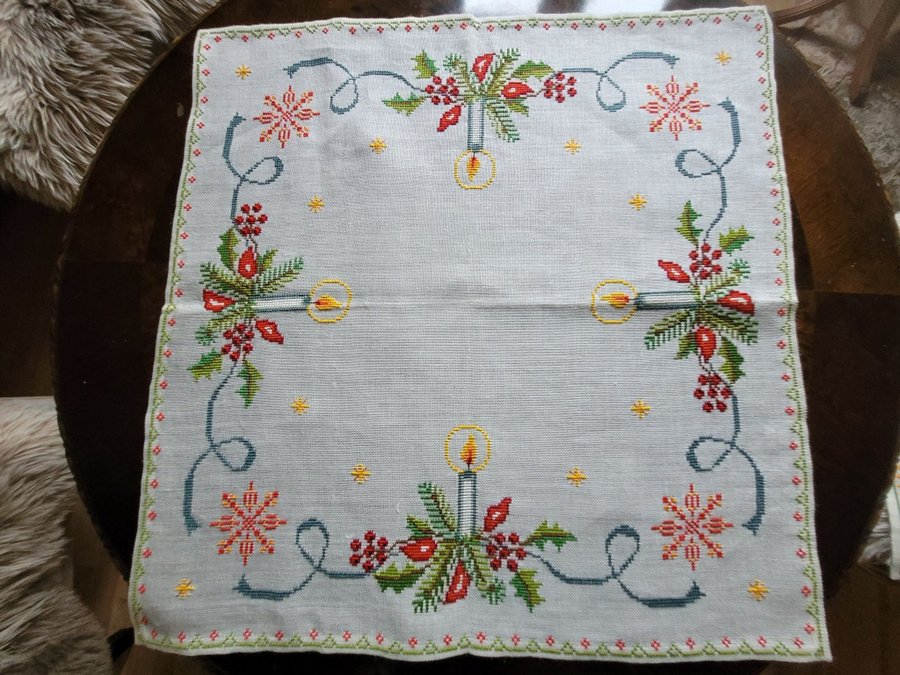 Vacker Julduk handbroderad Ljus järnek stjärnor64×65cm Advent