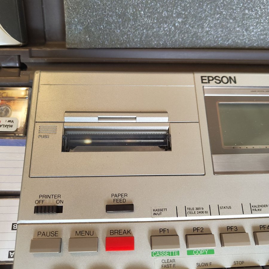 Epson HX-20 Bärbar Retro Dator