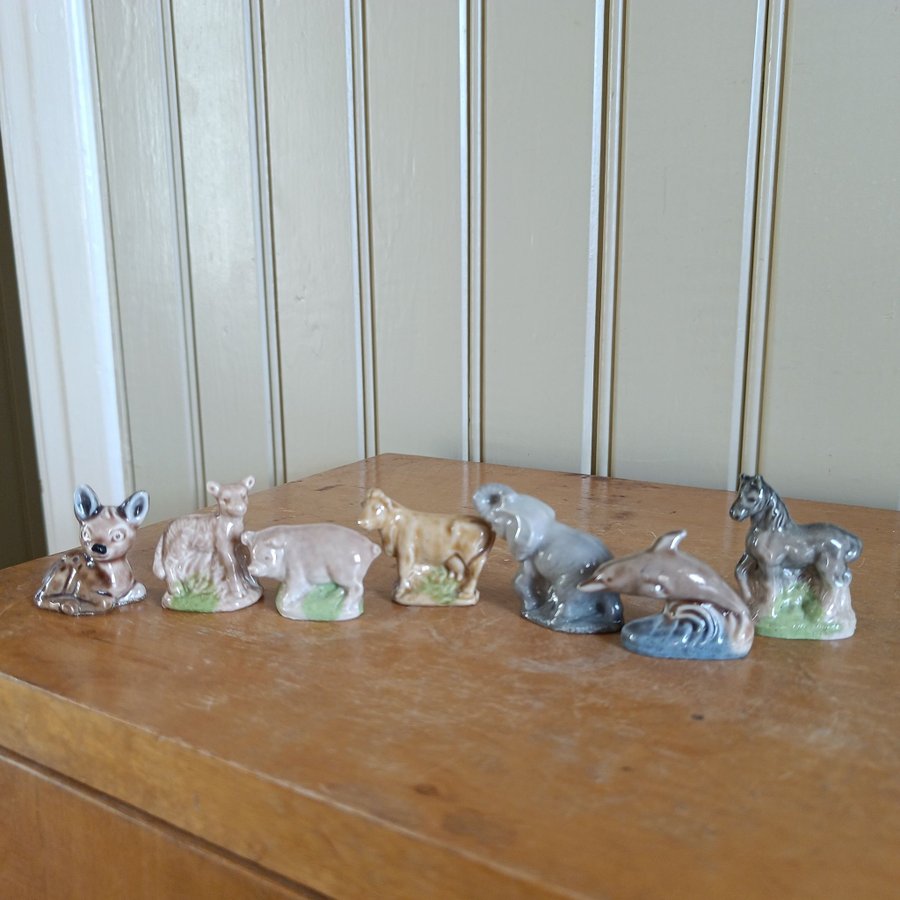 7 st äldre mini Wade figuriner gris ko rådjur häst elefant delfin