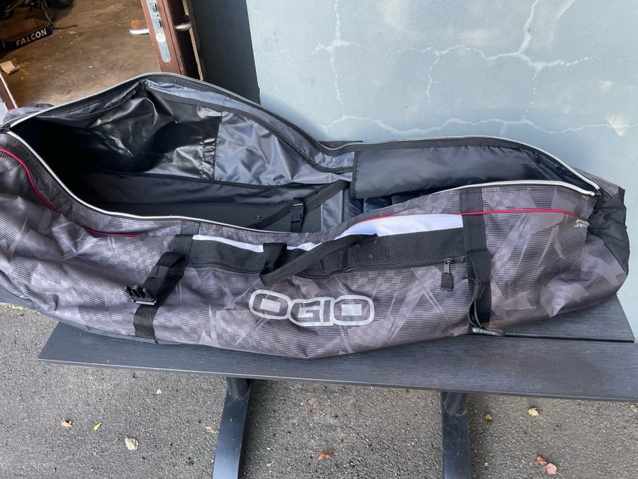 Resbag med hjul för golf Ogio