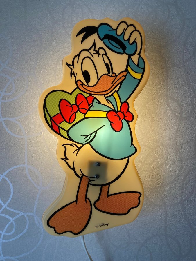 **JÄTTEFIN**…vägglampa…KALLE ANKA…DISNEY …retro barnrum barnlampa