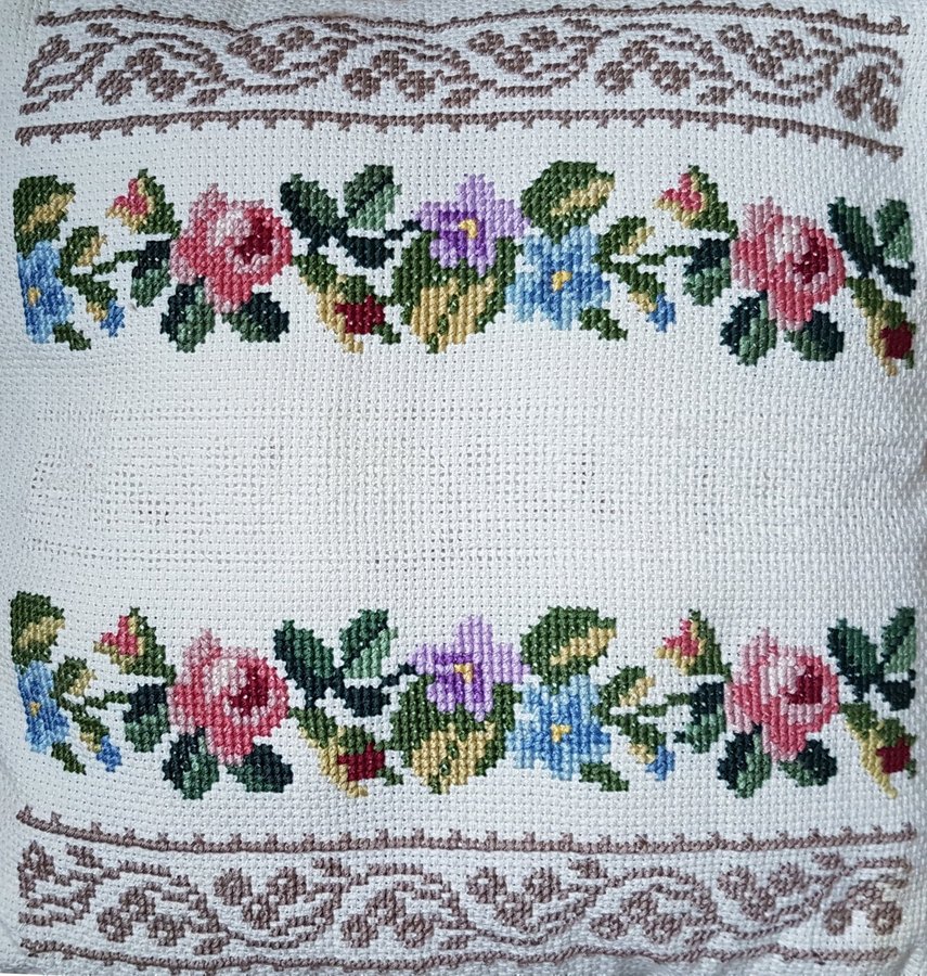 Fin handbroderad kudde Svenskt retro-vintage-hantverk