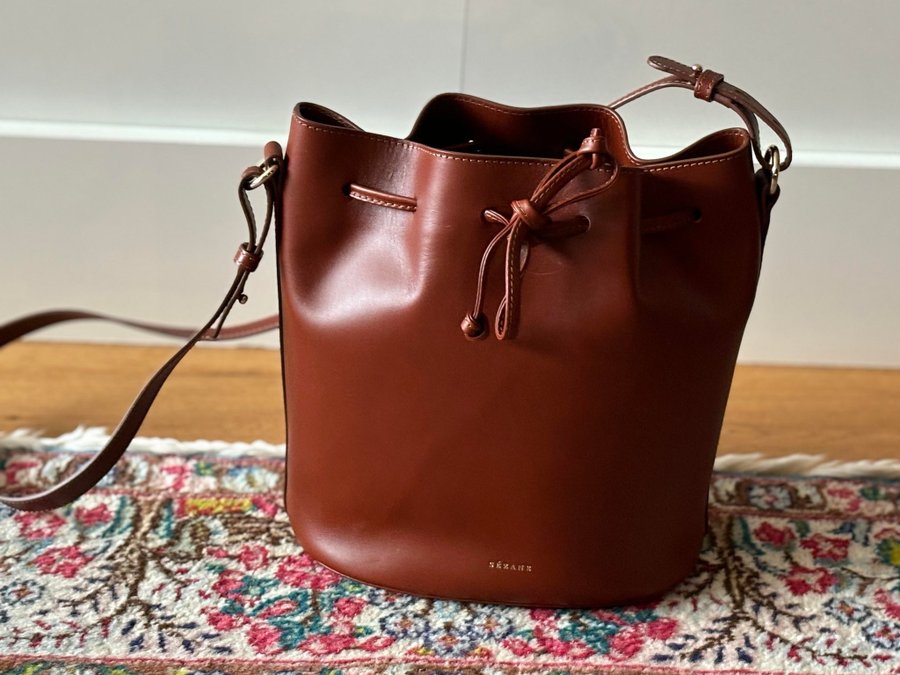 Skinnväska bucket bag från Sézane