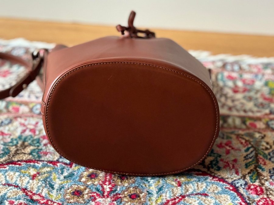 Skinnväska bucket bag från Sézane