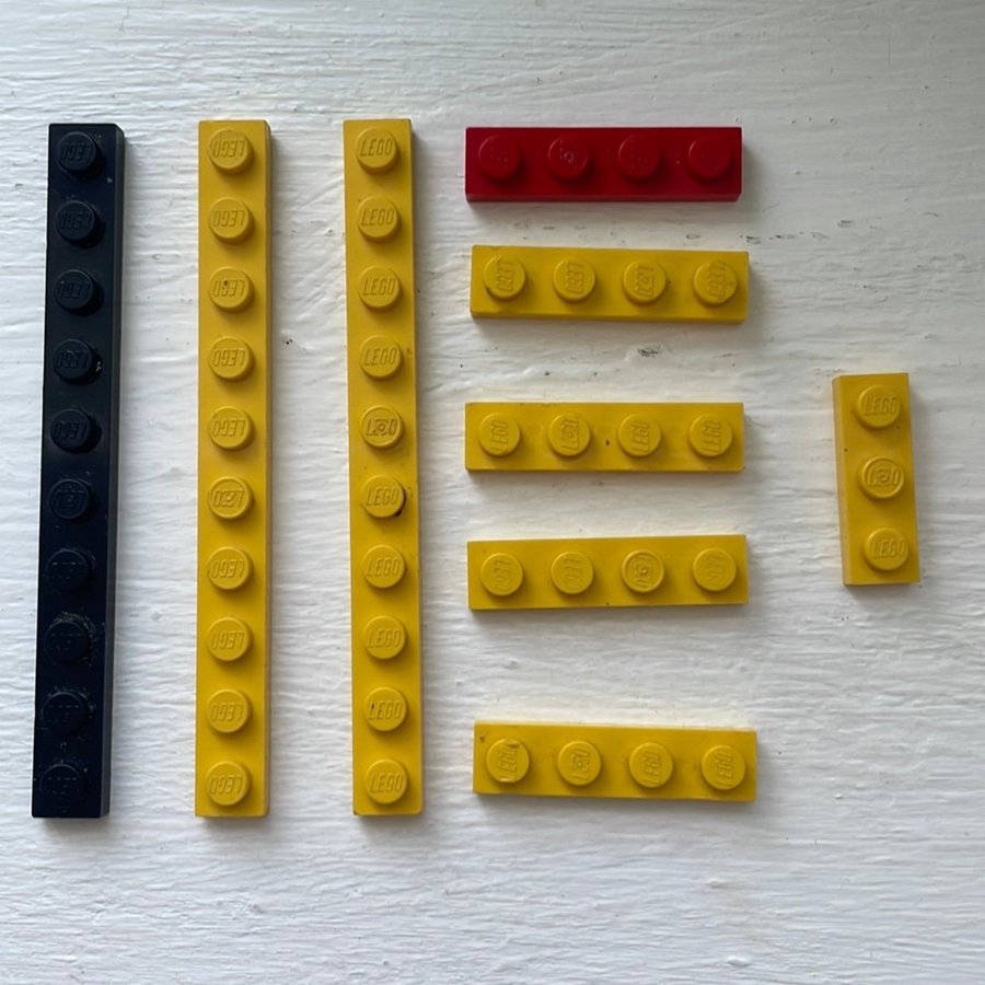 Lego * 9 st platta bitar * 1 x 3 (1st) + 1 x 4 (5st) + 1 x 10 (3st)