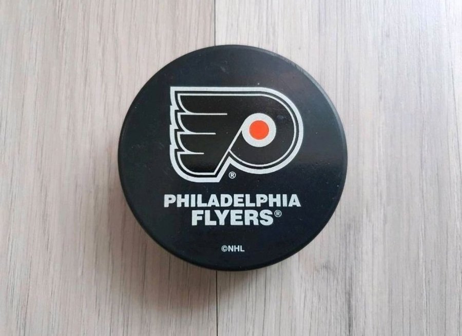 Eishockey Puck NHL Philadelphia Flyers, made in Slovakia, Vegum