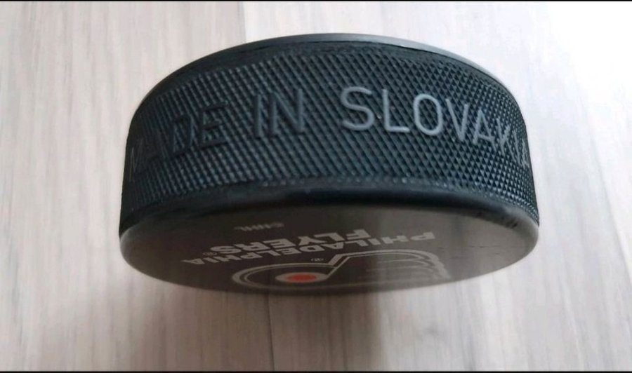 Eishockey Puck NHL Philadelphia Flyers, made in Slovakia, Vegum