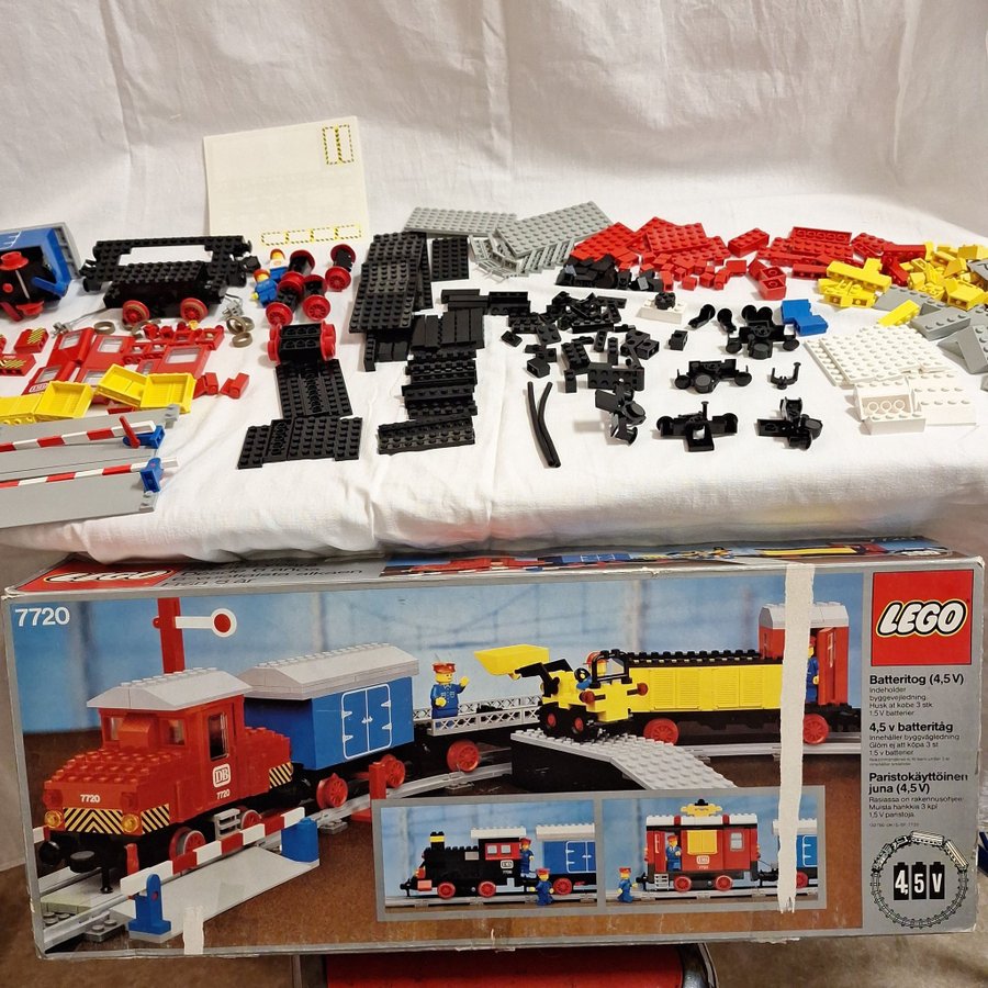 LEGO 7720 Batteritåg med tillbehör