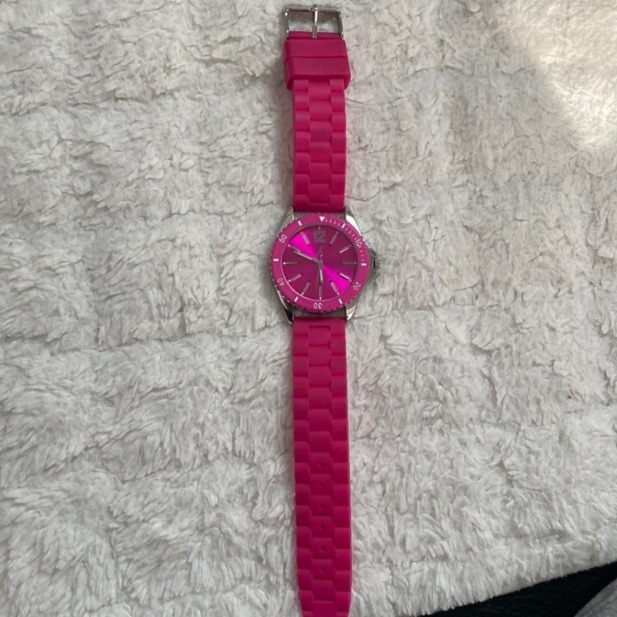 Damklocka med rosa silikonarmband